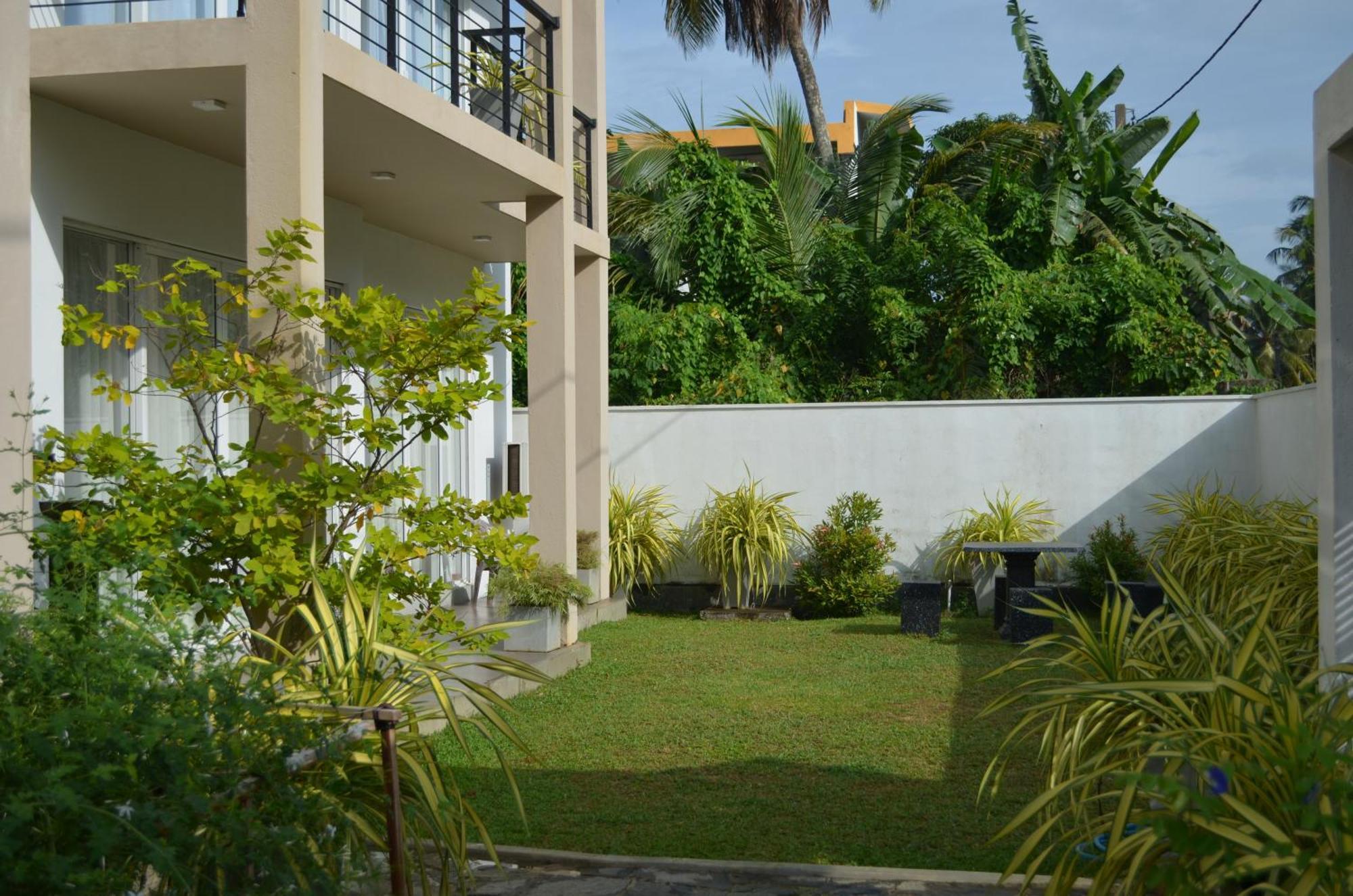 Silina Airport Transit Hotel & Residence Katunayaka Extérieur photo